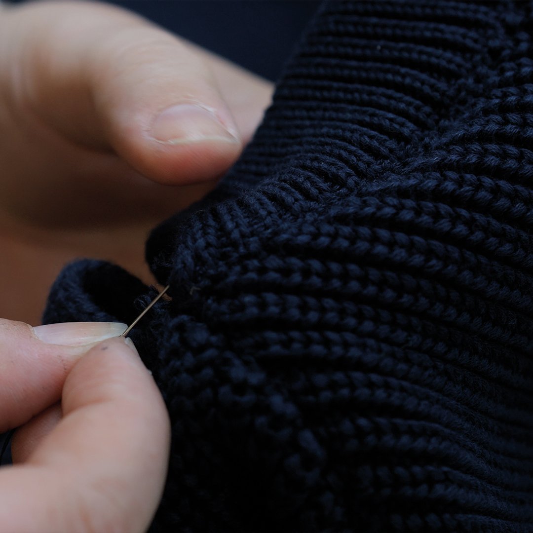 Beaded rib knitting of a sailor sweater