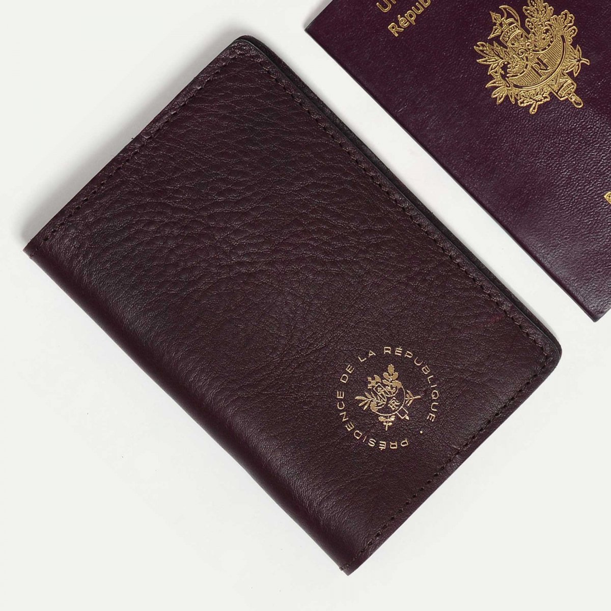 Porte passeport SAMBA - Bleu de Chauffe x Élysée / Tourbe Rouge (image n°3)