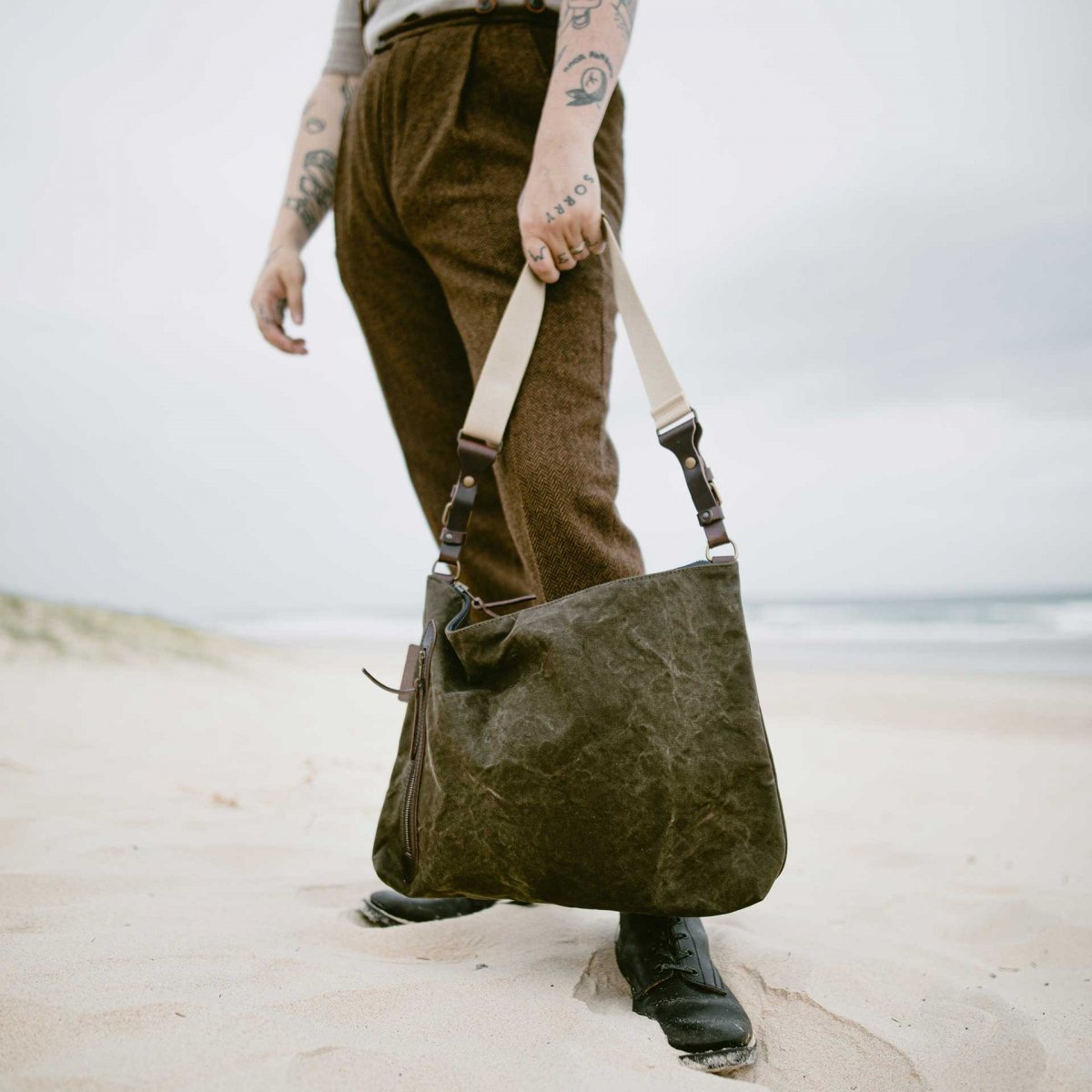 Baskia Messenger Bag - Dark Khaki stonewashed (image n°6)