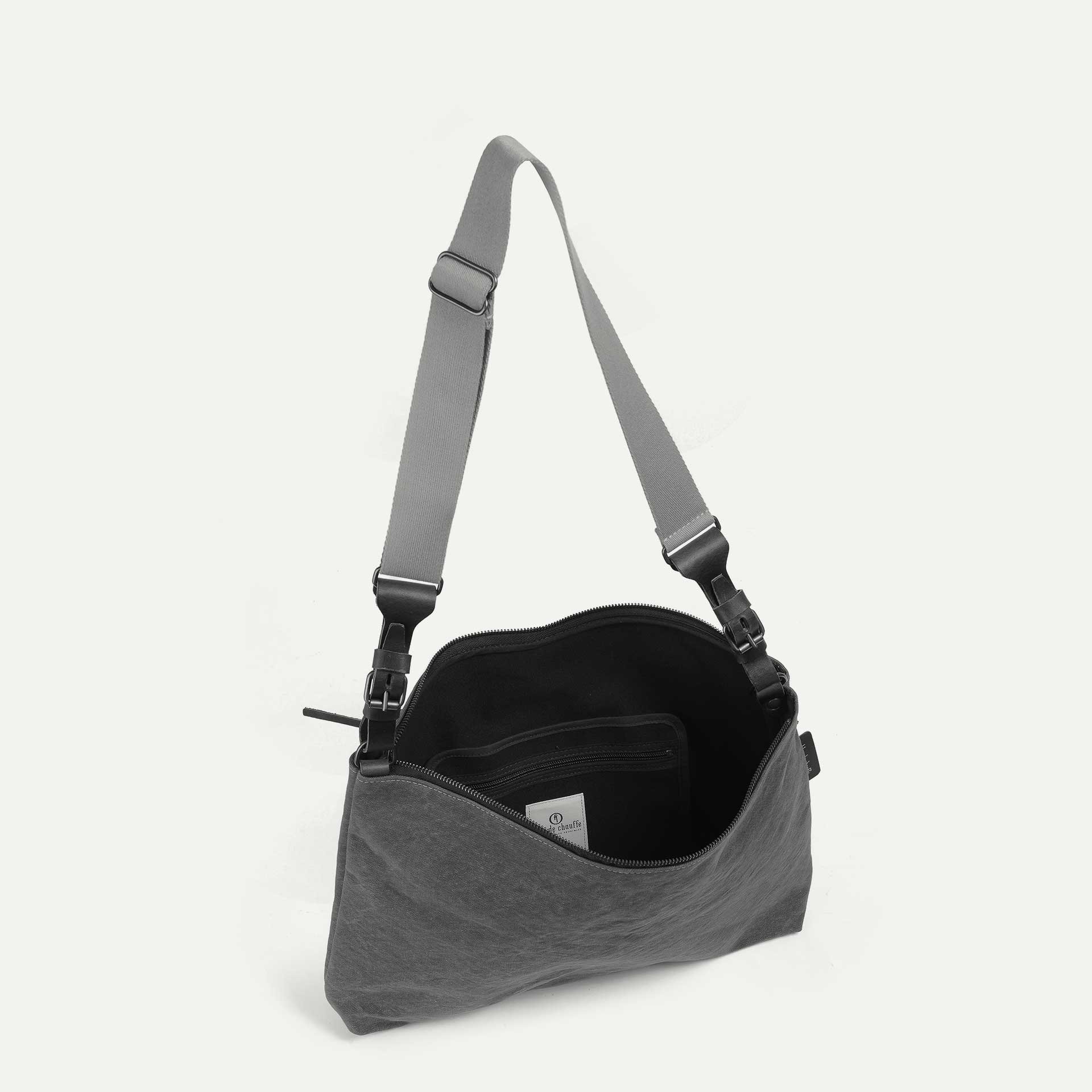 Baskia Messenger Bag - Anthracite