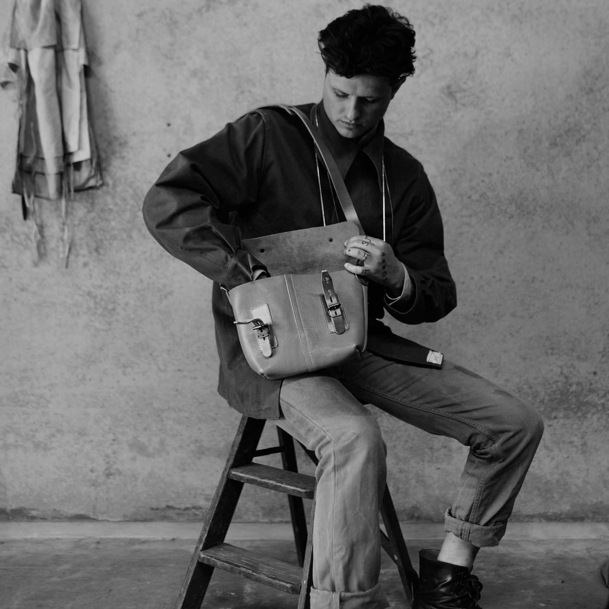 Sac besace Louis - Charbon (image n°6)