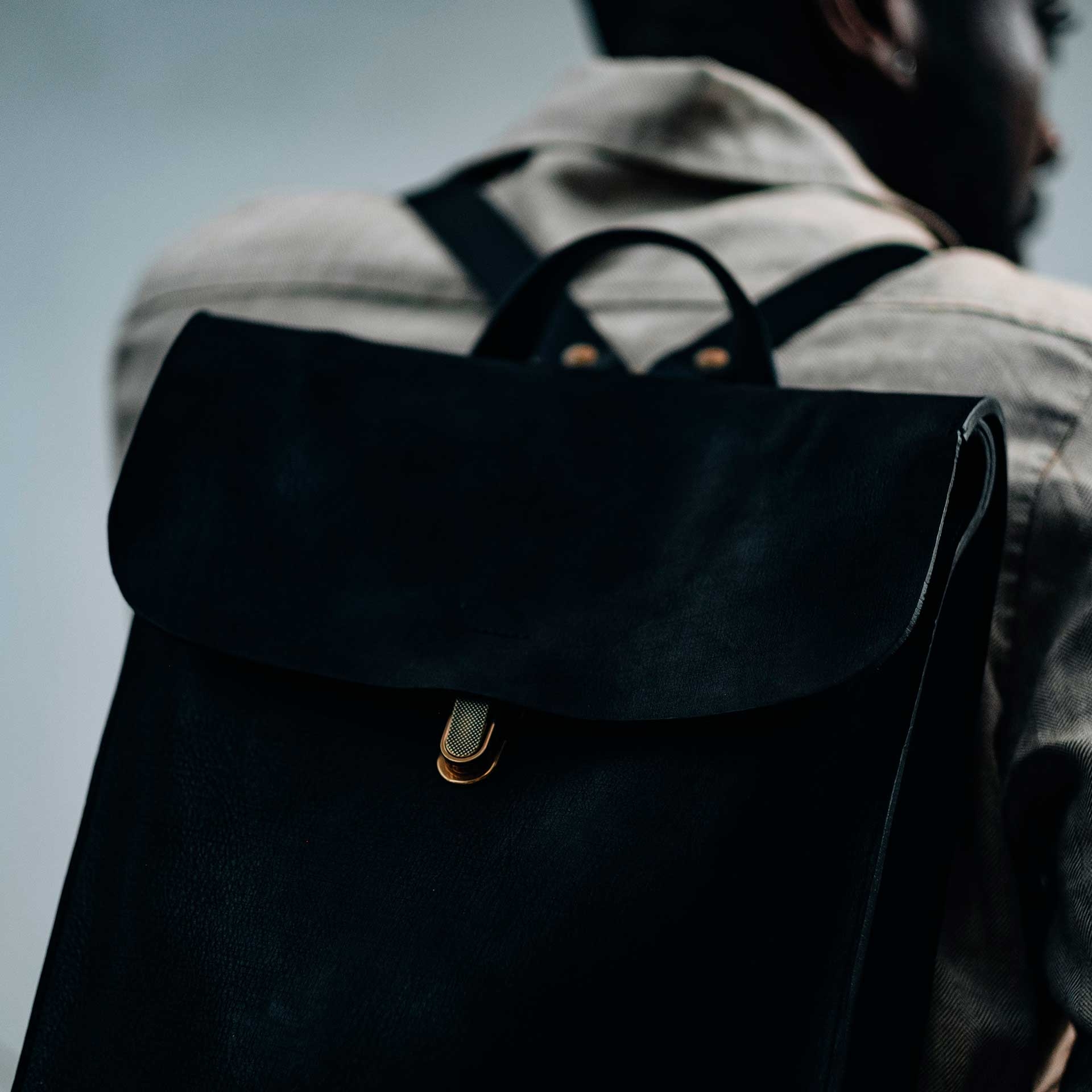 Puncho leather backpack WAX - Charcoal black / Waxed Leather (image n°8)