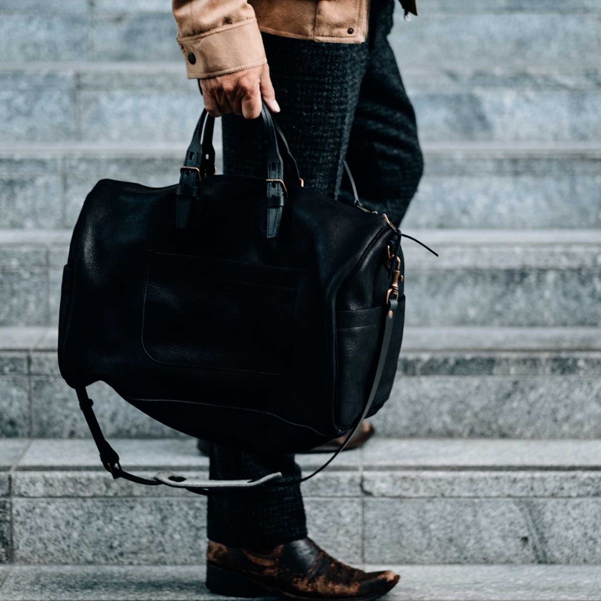Hobo Travel bag - Charcoal black / Waxed Leather (image n°6)