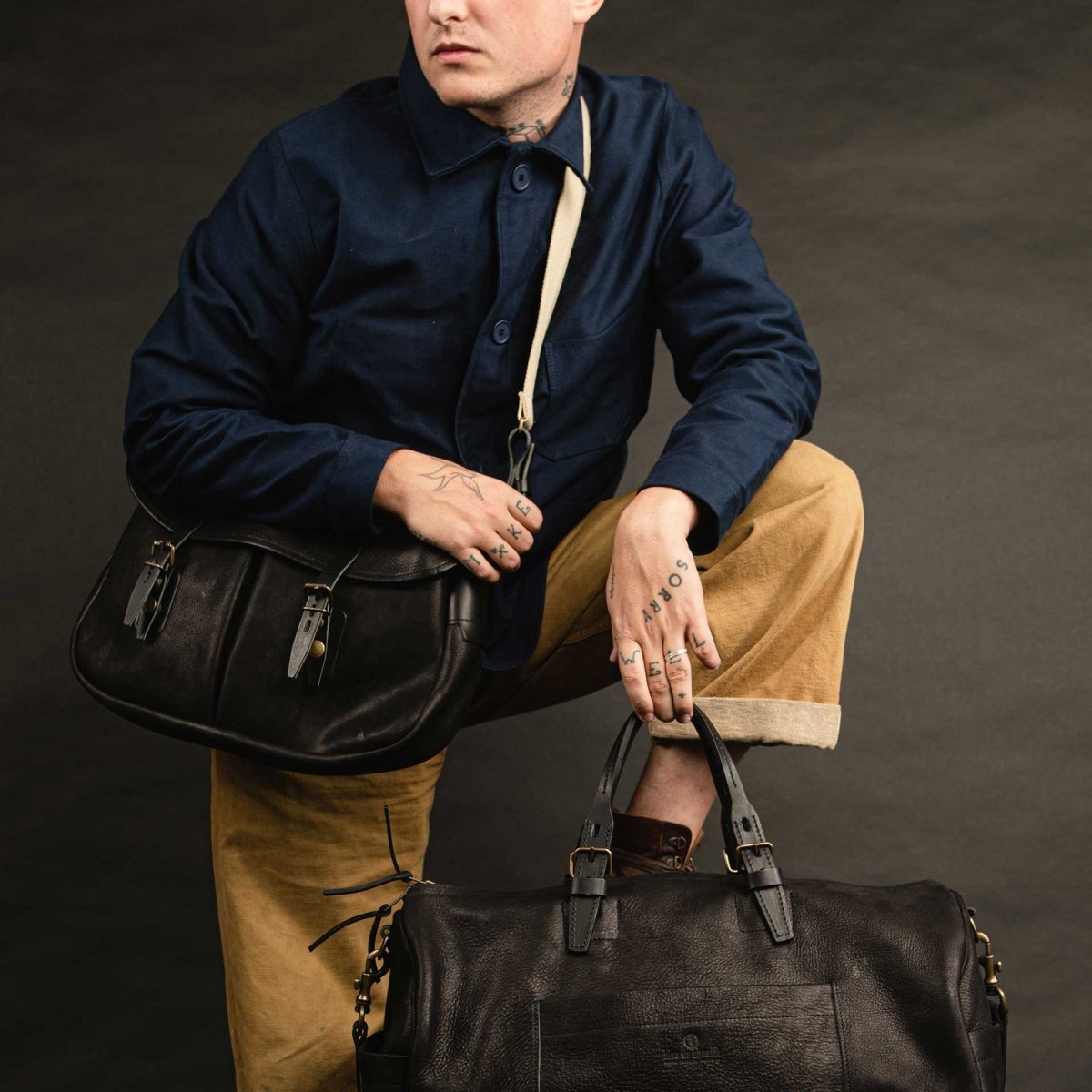 Fisherman's Musette M - Charcoal black / Waxed Leather (image n°4)