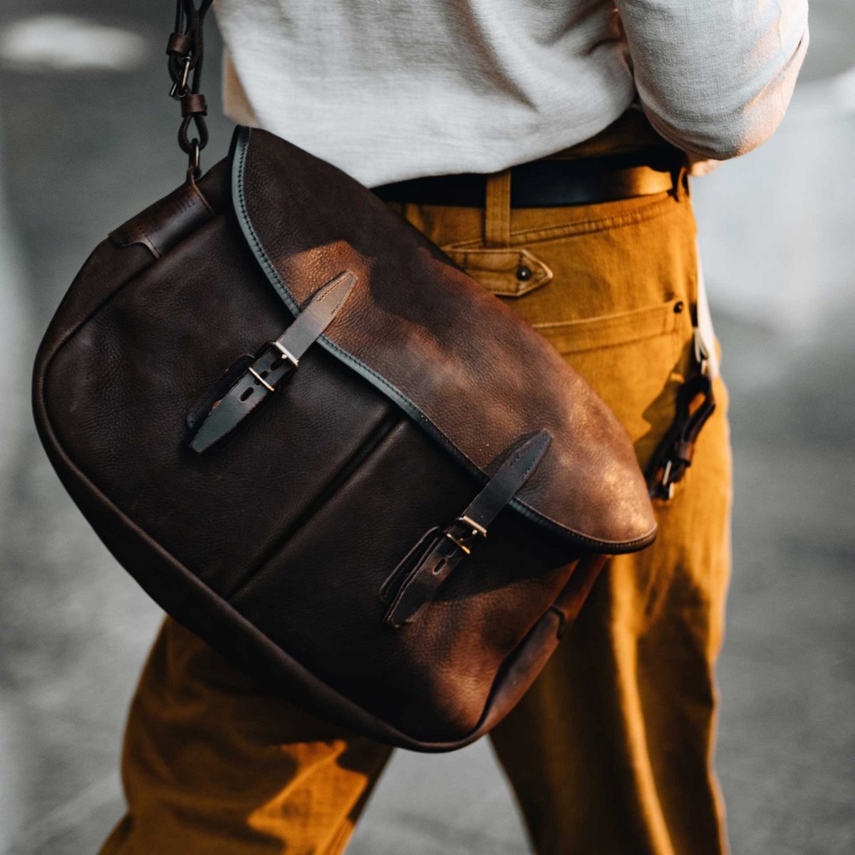 Sac Musette - café / Cuir Waxé (image n°5)