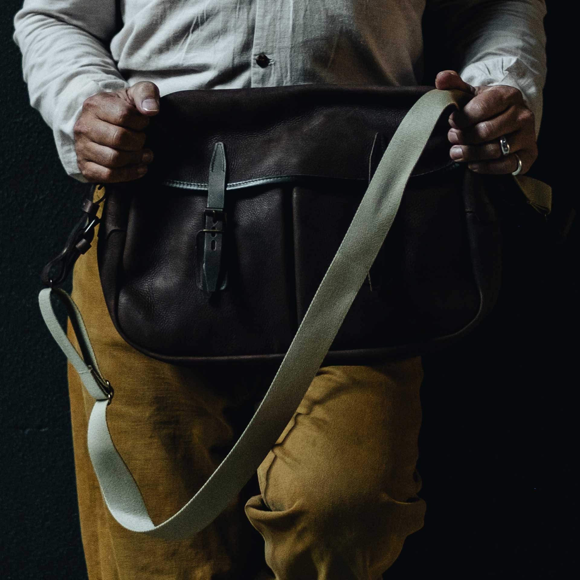 Sac Musette - café / Cuir Waxé (image n°6)