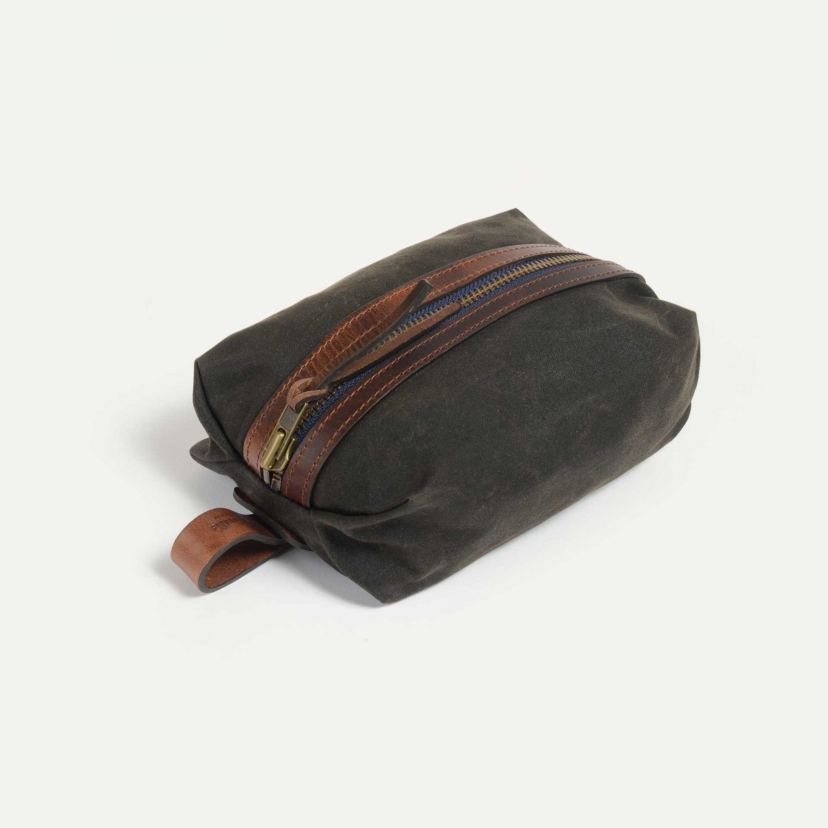 ZAZOU toiletry case - Khaki wax (image n°1)
