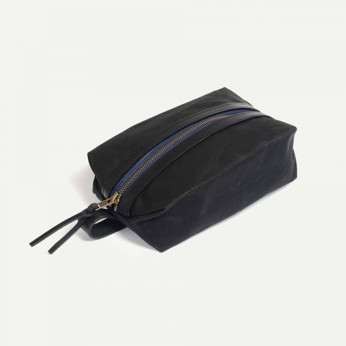 ZAZOU toiletry case - Black wax (image n°1)