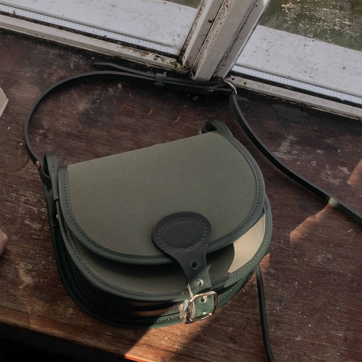 Jagdtasche Diane M -  Flechtengrün / Canvas und Leder (image n°9)