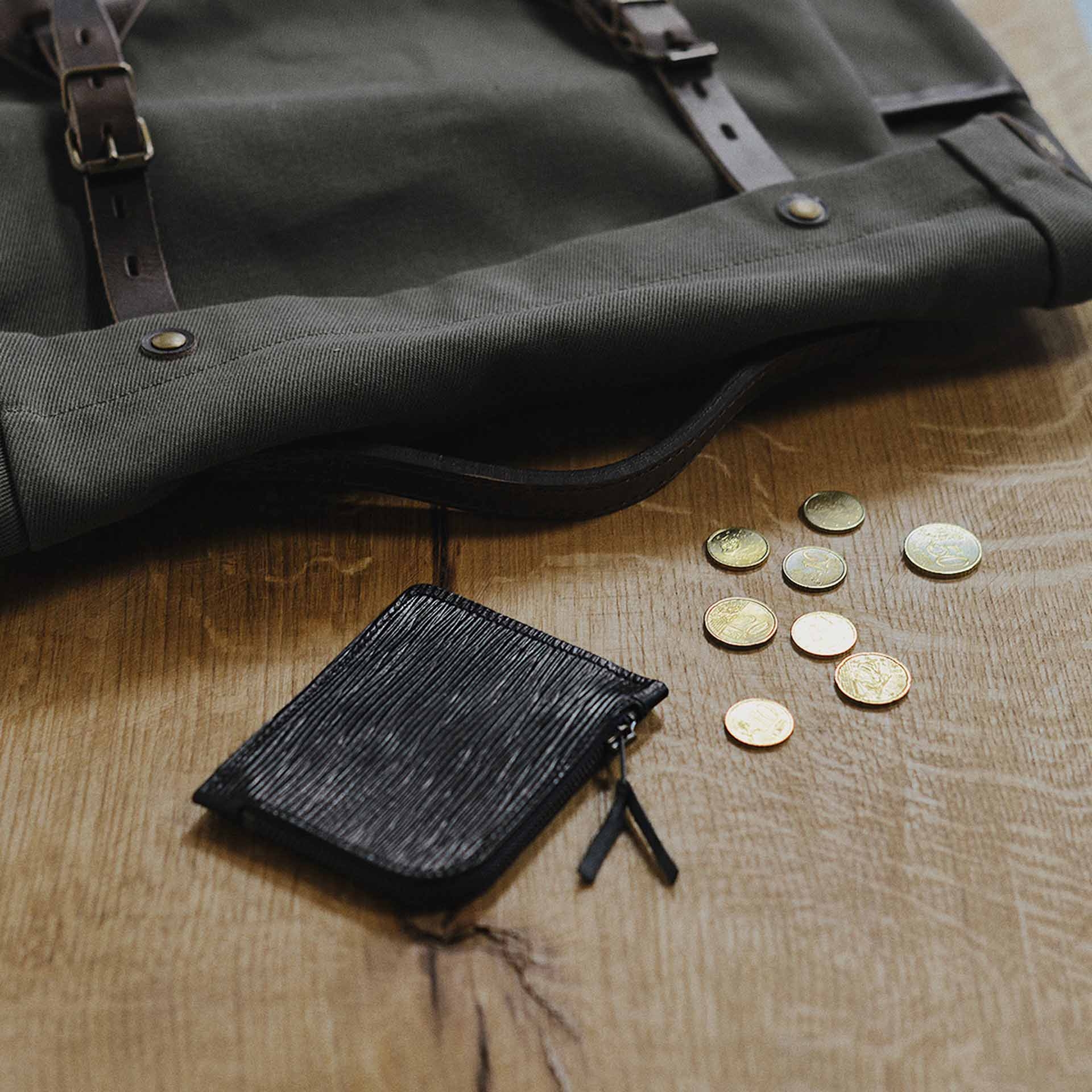 As zippered purse / M - black épi leather (image n°6)