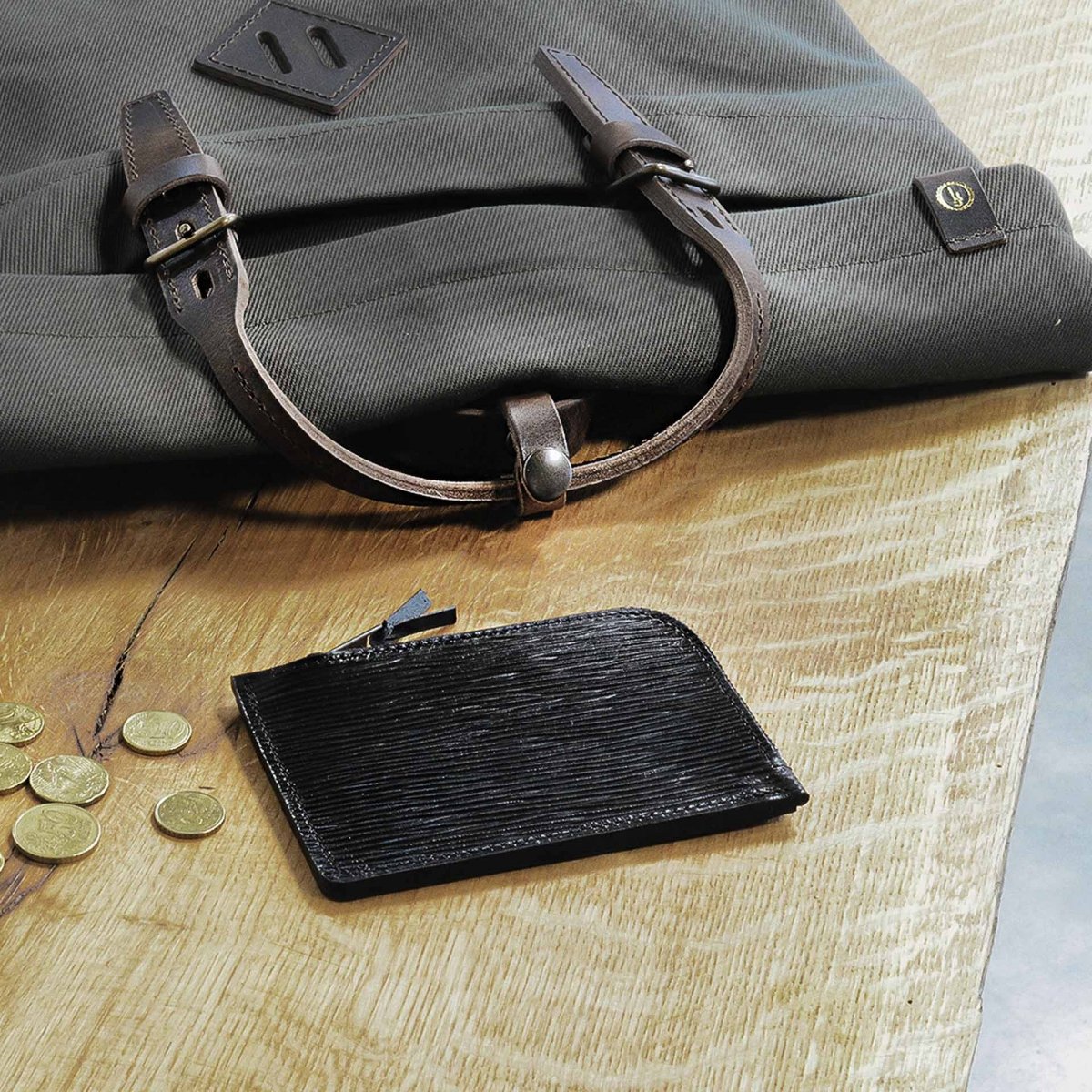 Pognon zippered purse  / L - black épi leather (image n°5)