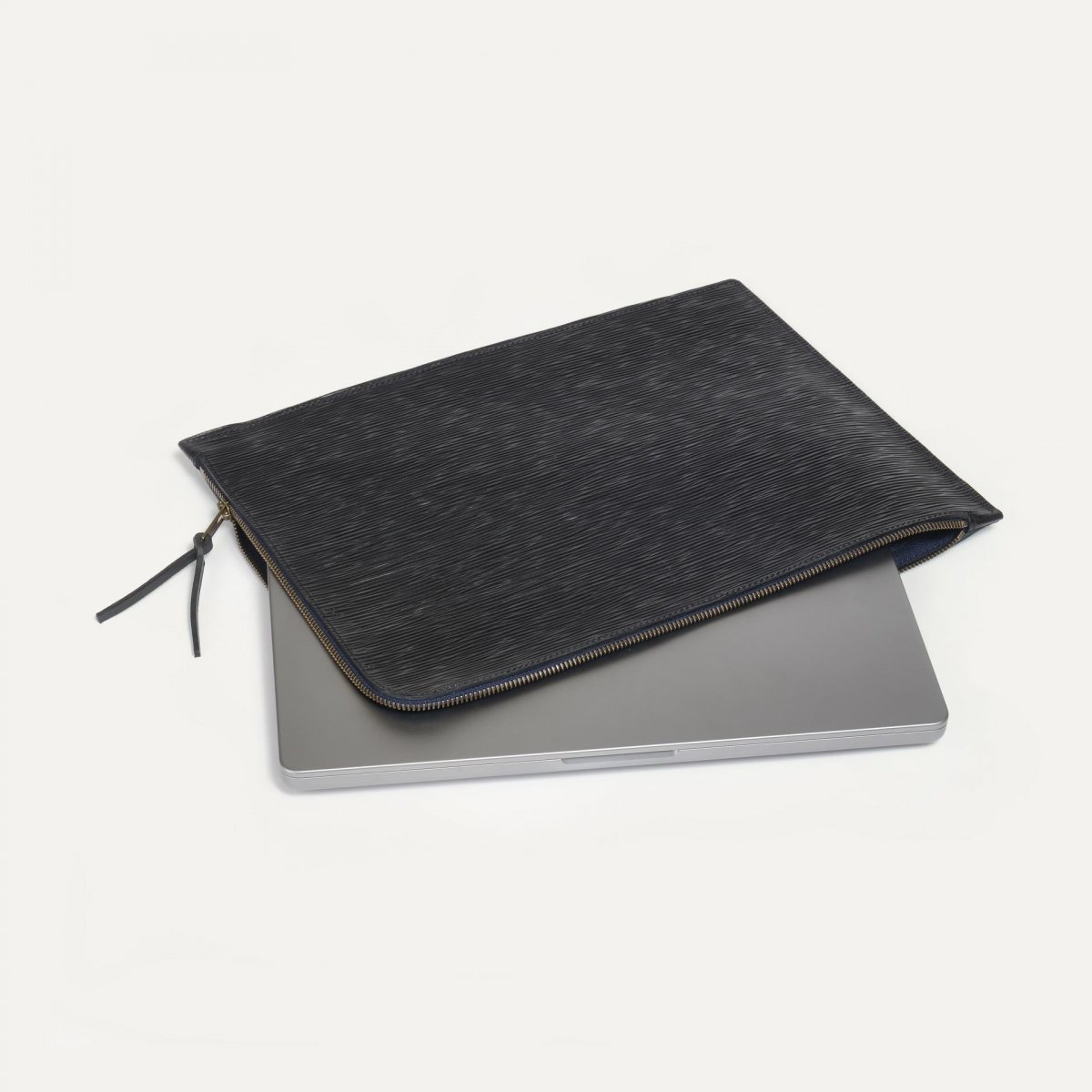 Jim Laptop sleeve 13” - black épi leather (image n°2)