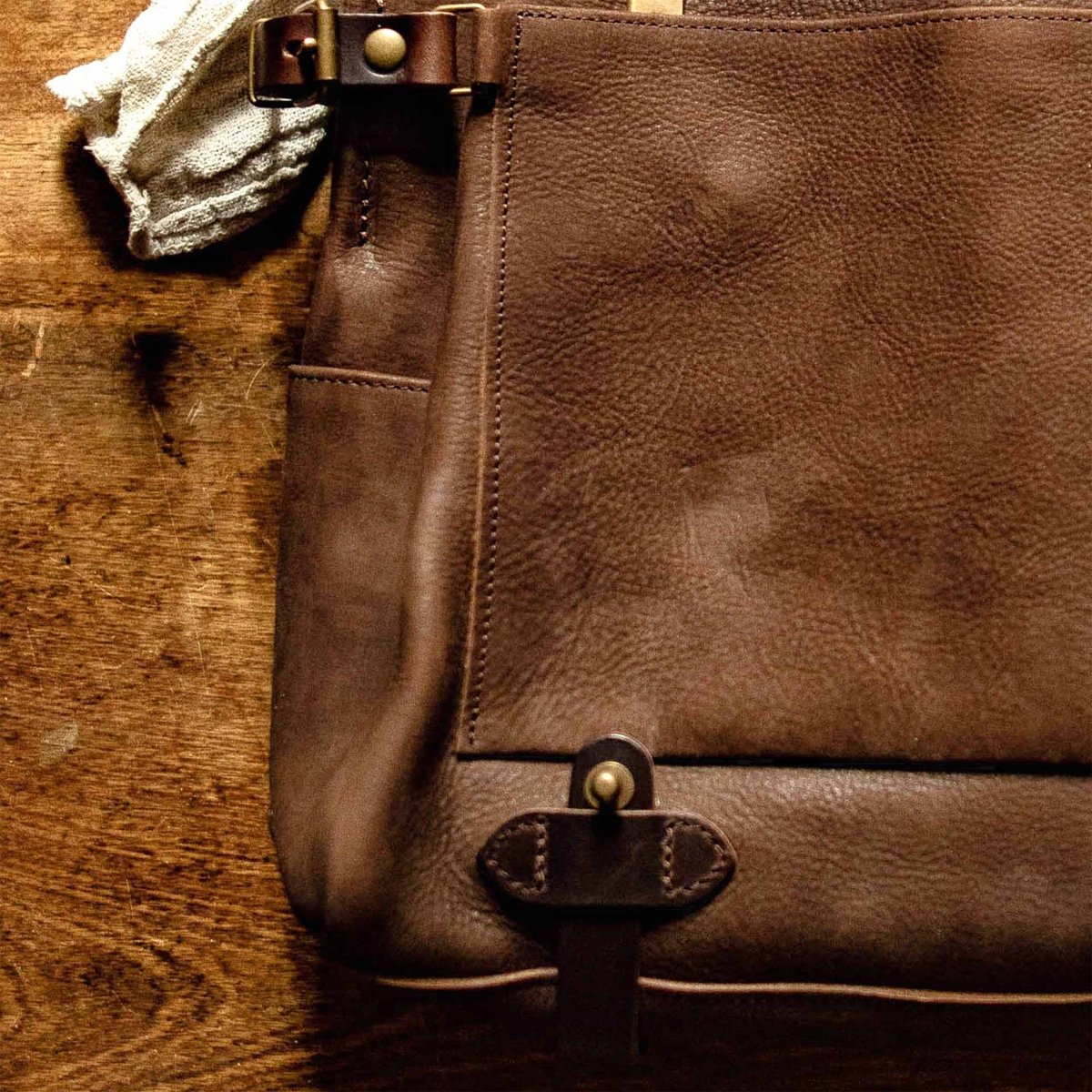 Sac Postier Eclair S - Café / Cuir Waxé Stonewashed (image n°5)