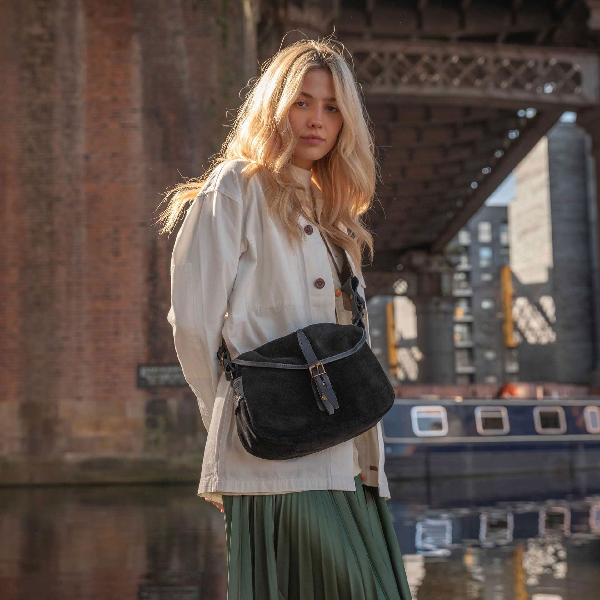 Musette XS Fisherman's bag / Suede - Dark Brown (image n°6)