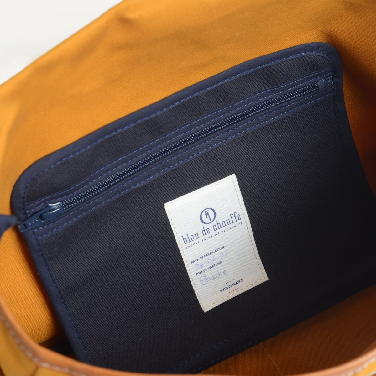Léon messenger bag - Ochre (image n°7)