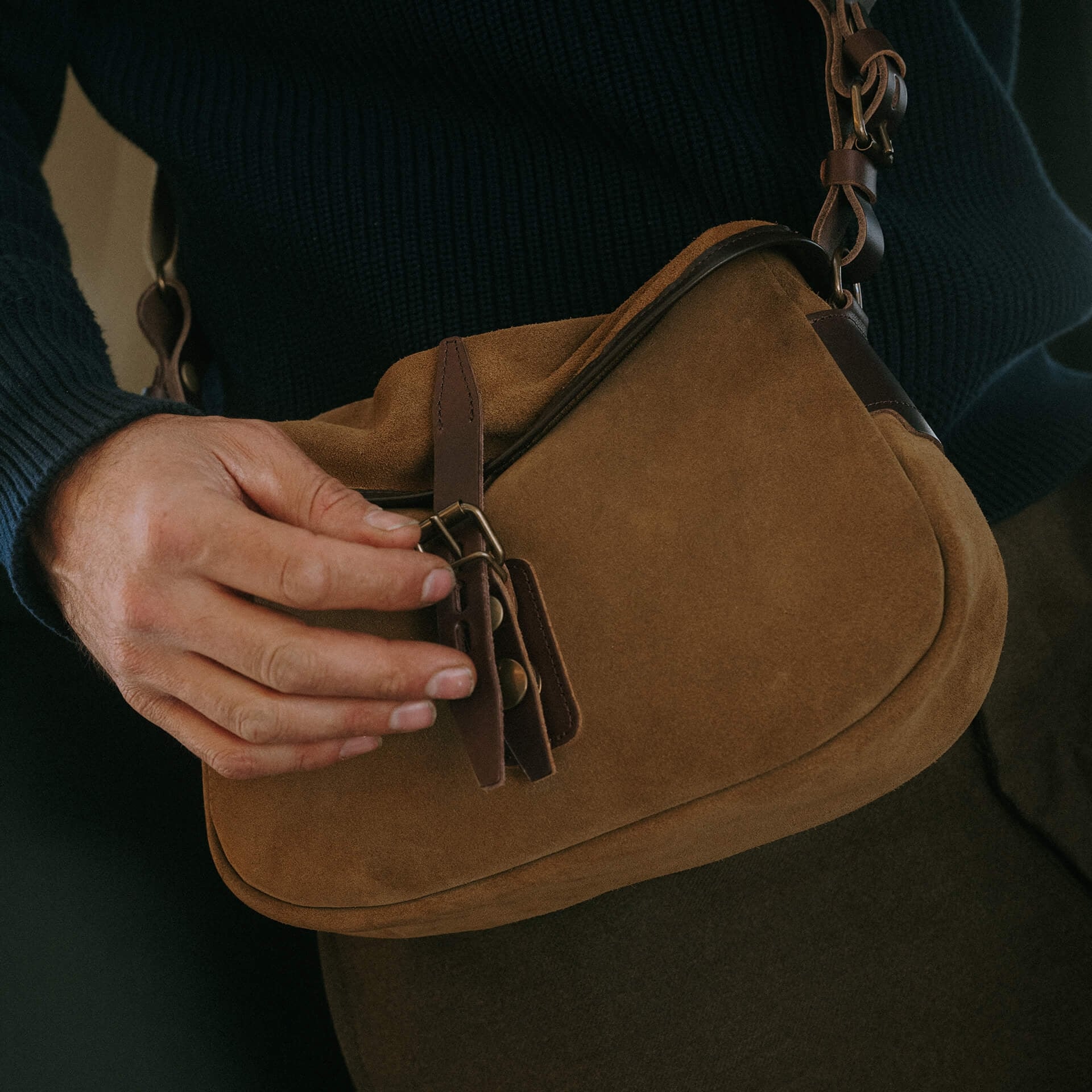 Bolso de pescador XS / Cuero de ante - Marrón avellana (imagen n.º 9)