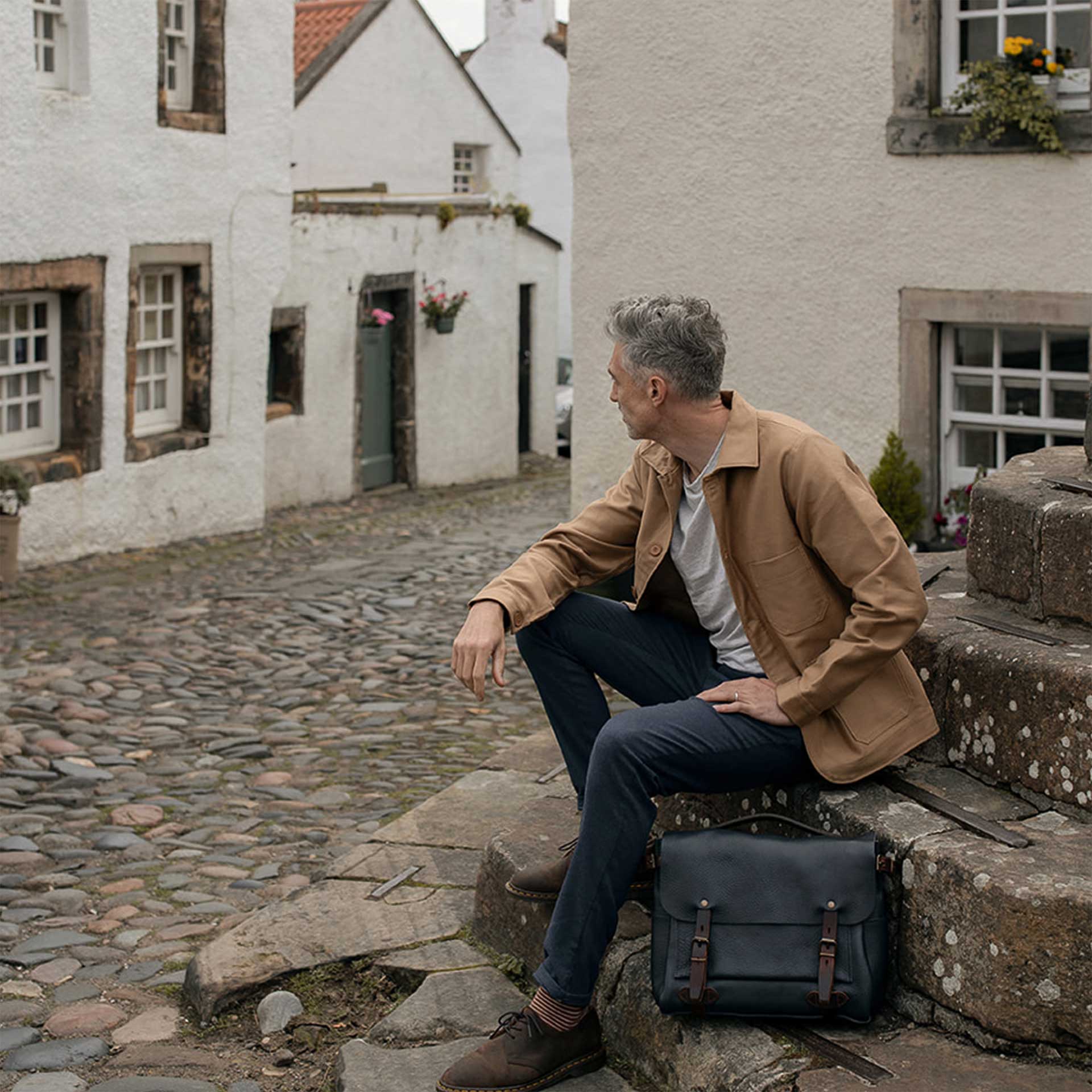 Veste Germinal beige en moleskine au port&eacute;