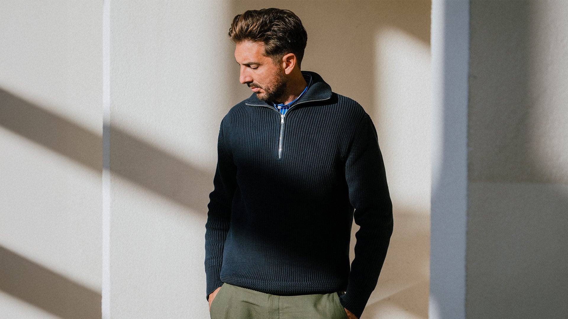 Pull Homme col zipp&eacute; au port&eacute;.