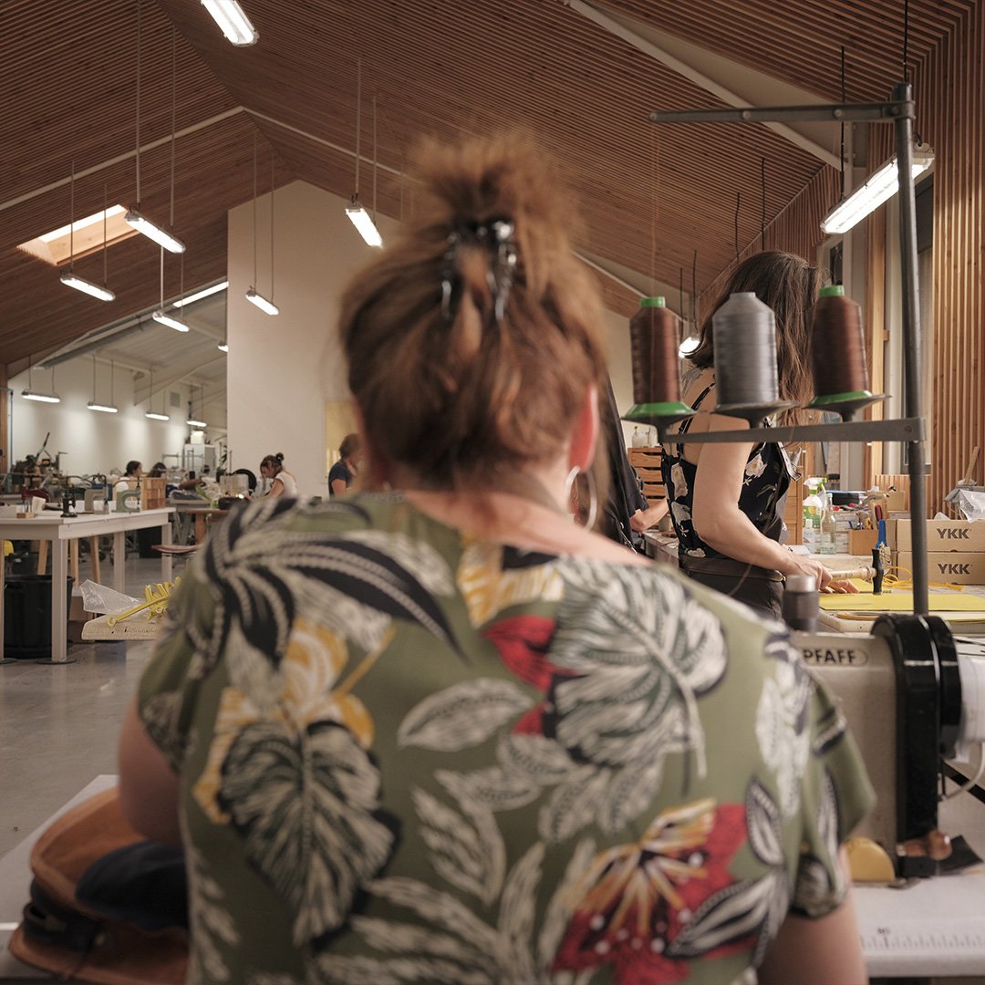 L'intérieur de l'atelier de maroquinerie Bleu de Chauffe