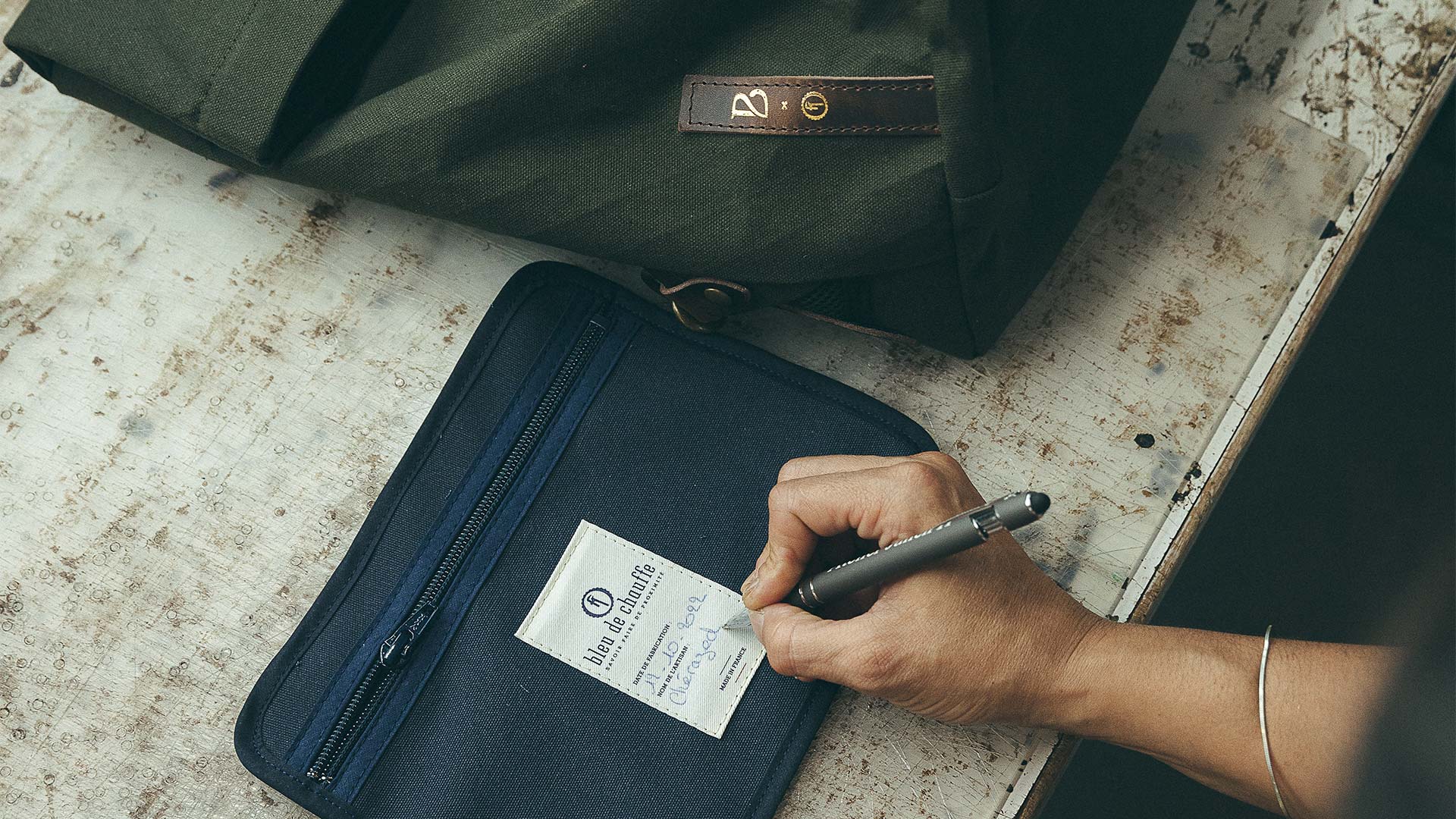 Signature inside zipped pocket of the BDC X BONNE GUEULE collaboration bag