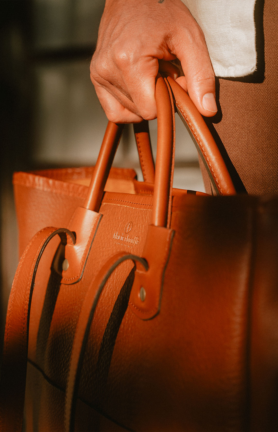 식물성 태닝 가죽 가방 클로즈업