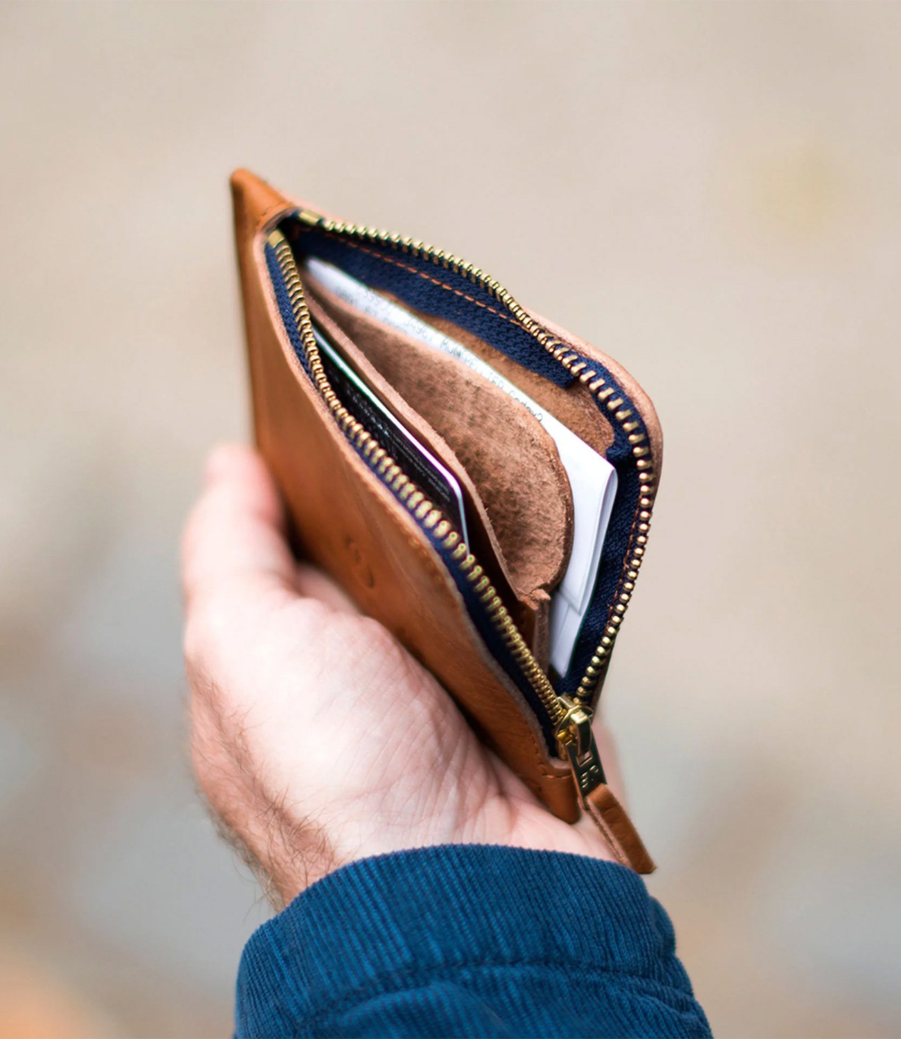 CHOOSING A MEN'S COIN PURSE