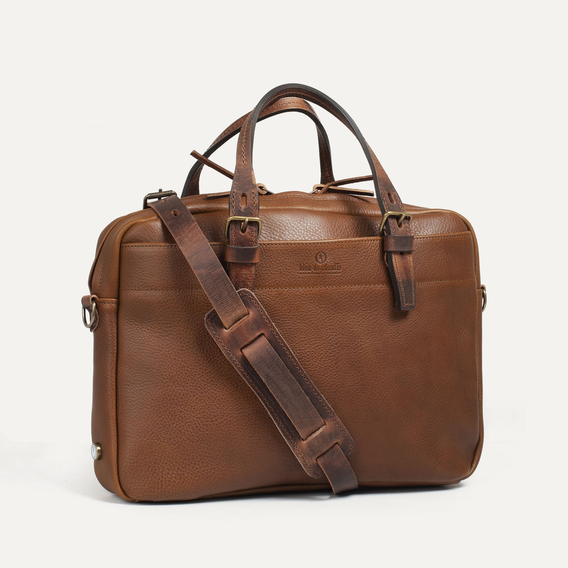 Stylish leather travel bag