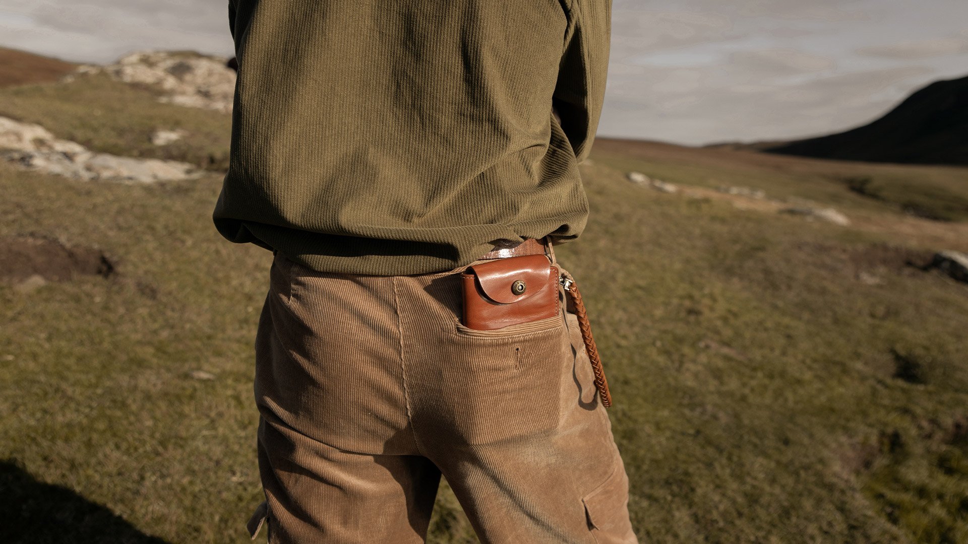 Corto leather coin purse for men in the back pocket of pants