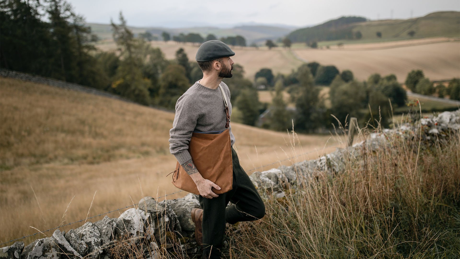 Le sac besace Baston en toile cirée