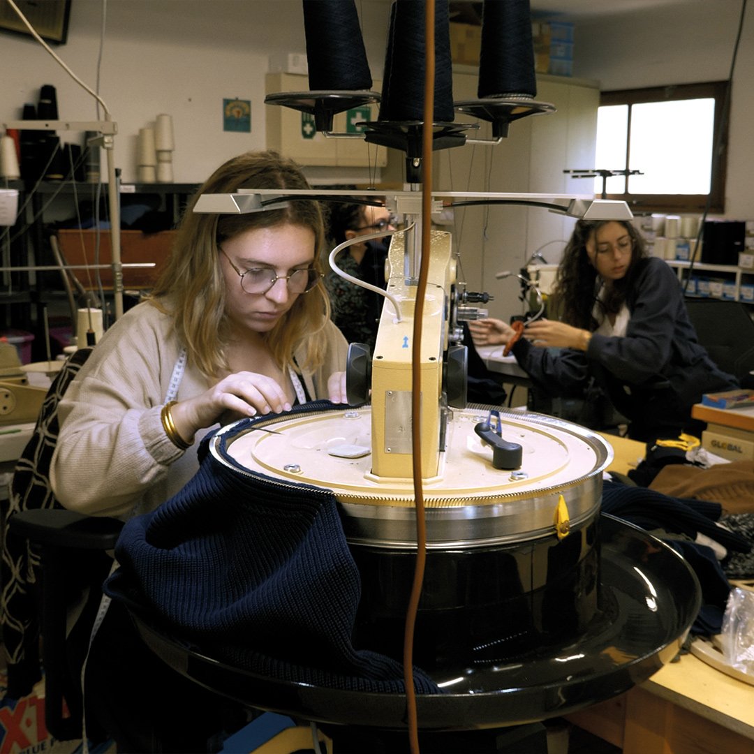 making a men's sailor sweater on a knitting machine