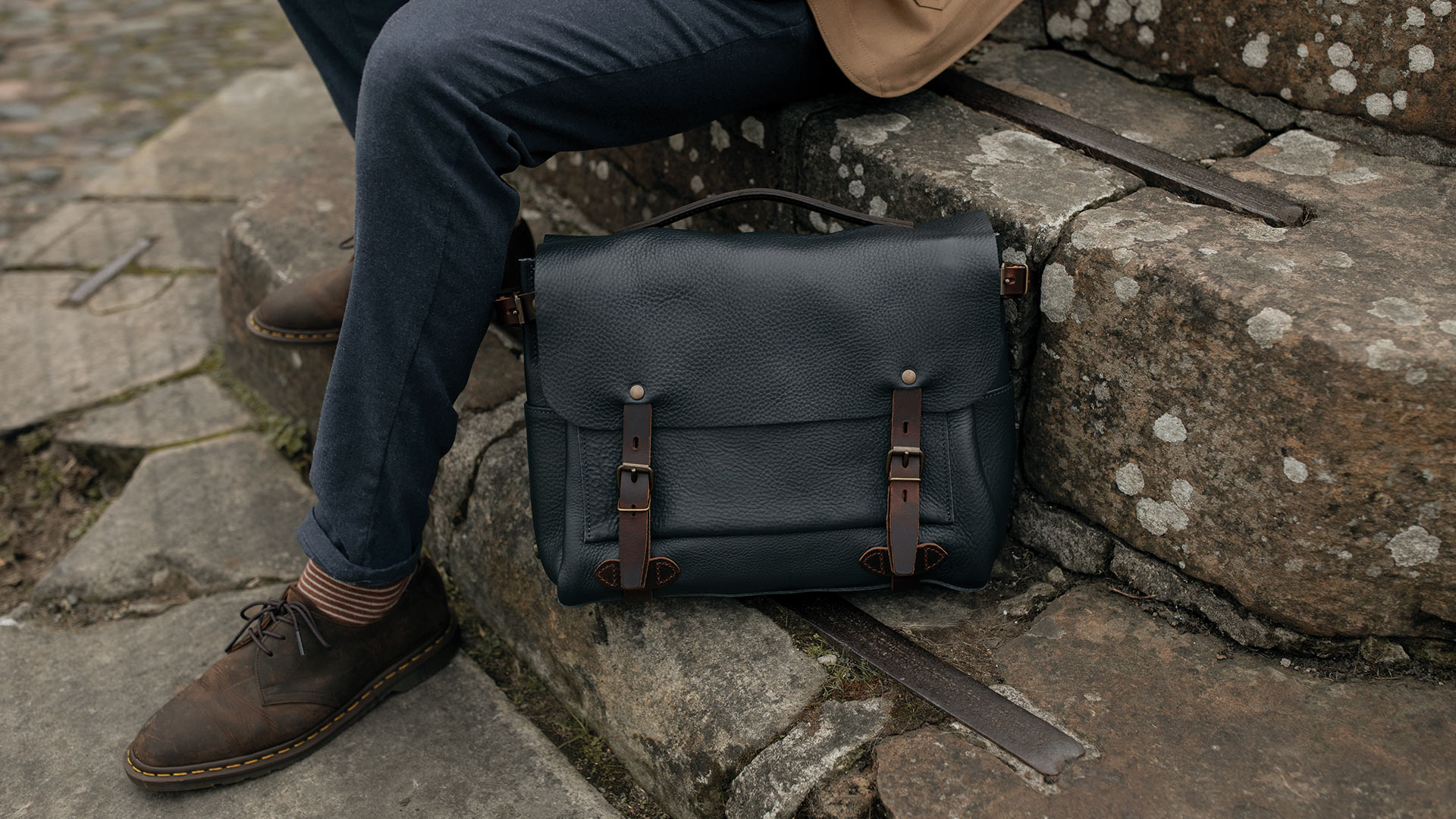 Discover all the postman's bags